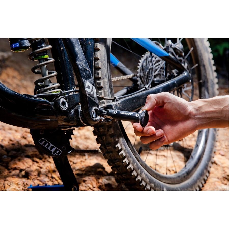 Giant clutch crank storage clearance