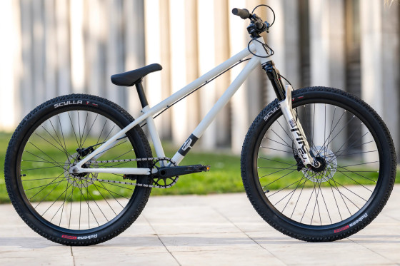 Freestyle MTB kolo - ROCK MACHINE Riff 70s - Matte Grey