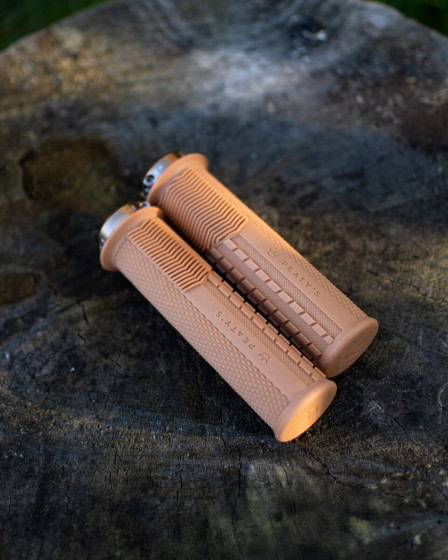 Gripy - PEATY'S Monarch Knurl Thick - Gum