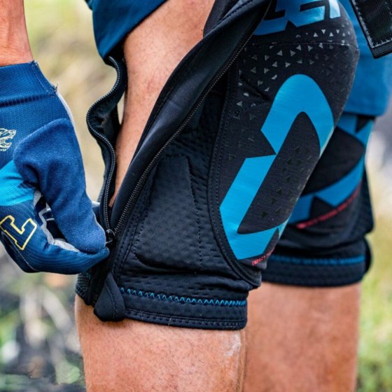 Chrániče kolen - LEATT Knee Guard 3DF 5.0 Zip 2019 - bílá/černá