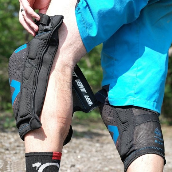 Chrániče kolen - LEATT Knee Guard 3DF 5.0 Zip 2019 - bílá/černá